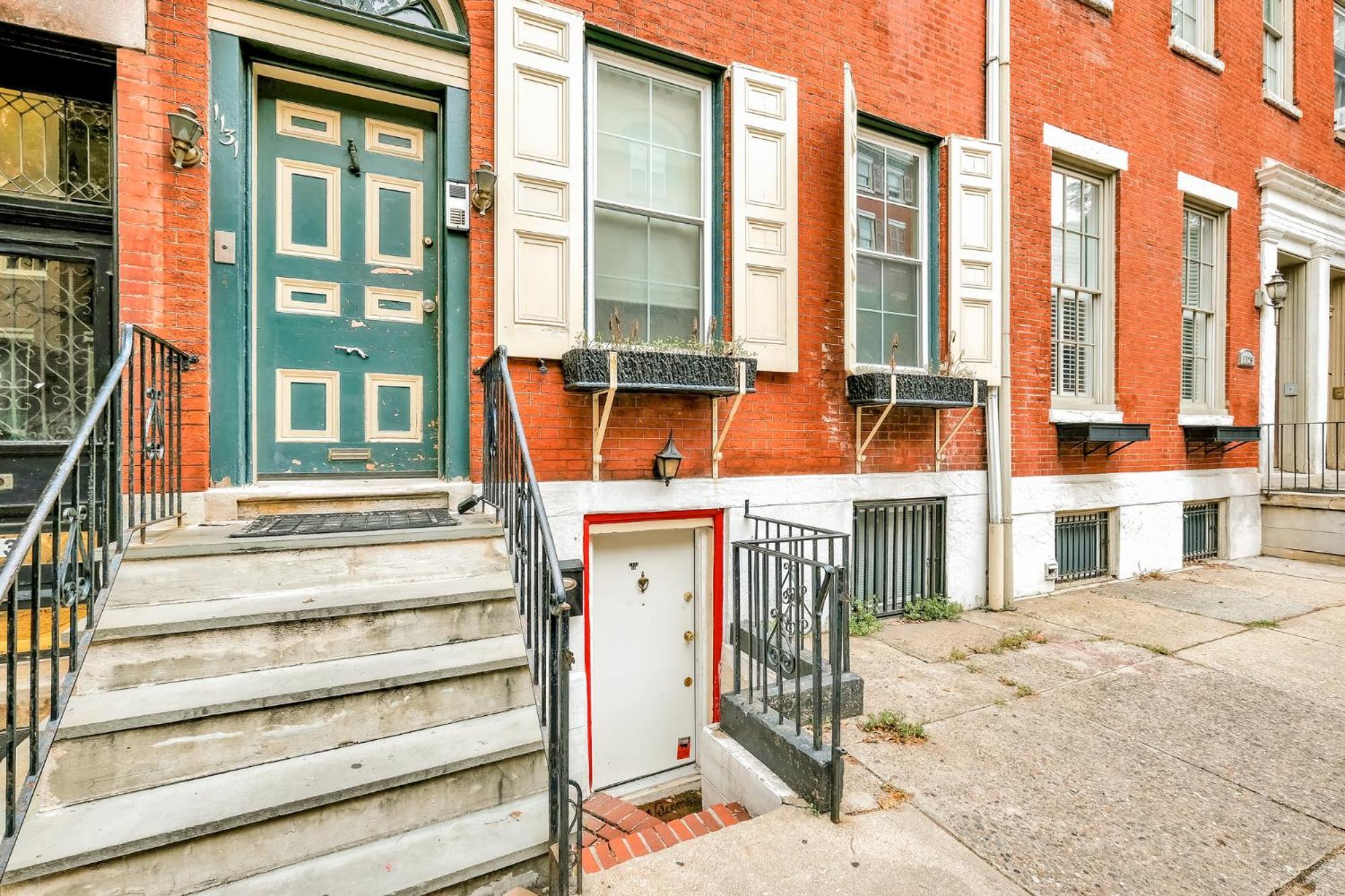 Premium In Prime Locale Apartment *